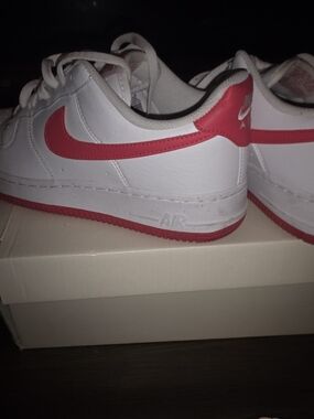 Nike Woman White & Pink Low-Top Sneakers